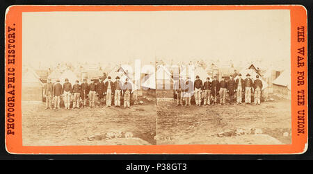 . Englisch: Winter Quarters Soldaten, Armee des Potomac. In der ersten Zeile von Befestigungsanlagen, in der Nähe von City Point, Va. Englisch: Stereograph zeigt eine Gruppe von Union Soldaten vor ihrem Quartier in der Nähe von City Point, Virginia. [Zwischen 1861 und 1865 gedruckten später] 4 Soldaten Winter Quarters Armee des Potomac Stockfoto