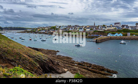 Blick auf Le Conquet Stadt in der Bretagne (Bretagne), Frankreich Stockfoto