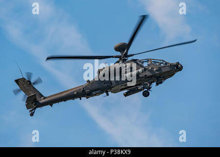 Die British Army Air Corps Apache AH1 Kampfhubschrauber, während der Anzeige an die Dunsfold Wings & Wheels Airshow am 26. August 2017. Stockfoto