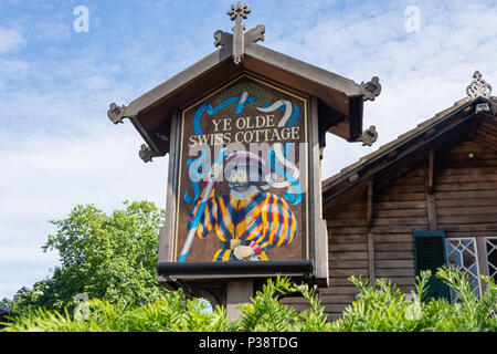 Pub Schild im Ye Olde Swiss Cottage, Finchley Road, Swiss Cottage, Hampstead, London Borough von Camden, Greater London, England, Vereinigtes Königreich Stockfoto