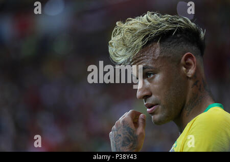 Rostov, Russland, 17. Juni 2018. Neymar Brasiliens reagiert während einer Gruppe E Match zwischen Brasilien und der Schweiz, bei der FIFA Fußball-Weltmeisterschaft 2018 in Rostow-am-Don, Russland, 17. Juni 2018. Credit: Lu Jinbo/Xinhua/Alamy leben Nachrichten Stockfoto