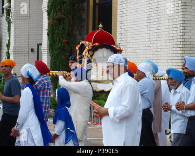 Dallas, USA. 17. Juni 2018. Die Sikh Festival war im Sikh-tempel in Garland, Tx statt. Die Veranstaltung wird jährlich jeweils im Juni, wenn der Tempel der Erinnerung des Fünften Guru oder gurpurab Festival feiert. Credit: dallaspaparazzo/Alamy leben Nachrichten Stockfoto