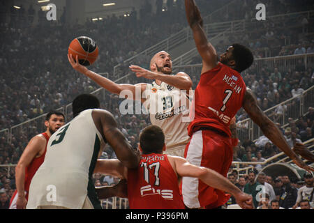 Nick Calathes (M) von Panathinaikos Superfoods während der griechischen Basketball League Spiel zwischen Panathinaikos und Olympiakos Piräus BC. (Endstand 84-70) Stockfoto