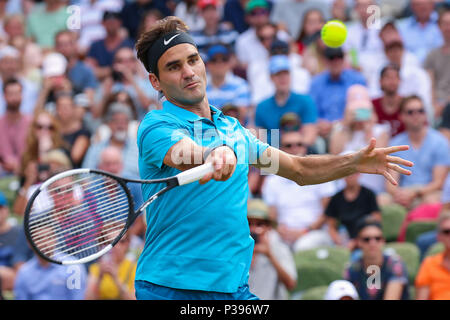 Stuttgart, Deutschland. 16 Juni, 2018. Stuttgart, 11. -17. Juni 2018: Mercedes Cup - Stuttgart - 2018 Roger Federer (SUI) vs Nick Kyrgios (AUS) // Roger Federer (SUI) handeln. Einzelnes Bild. | Verwendung der weltweiten Kredit: dpa/Alamy leben Nachrichten Stockfoto