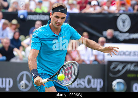 Stuttgart, Deutschland. 16 Juni, 2018. Stuttgart, 11. -17. Juni 2018: Mercedes Cup - Stuttgart - 2018 Roger Federer (SUI) vs Nick Kyrgios (AUS) // Roger Federer (SUI) handeln. Einzelnes Bild. | Verwendung der weltweiten Kredit: dpa/Alamy leben Nachrichten Stockfoto