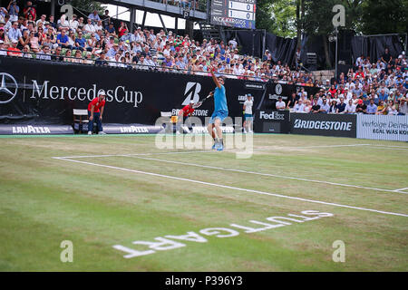 Stuttgart, Deutschland. 16 Juni, 2018. Stuttgart, 11. -17. Juni 2018: Mercedes Cup - Stuttgart - 2018 Roger Federer (SUI) vs Nick Kyrgios (AUS) // Roger Federer (SUI) handeln. Einzelnes Bild. Ausschneiden. | Verwendung der weltweiten Kredit: dpa/Alamy leben Nachrichten Stockfoto