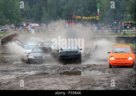 Sosnova, Tschechische Republik. 16 Juni, 2018. Die 9 Destruction Derby extreme Abriss race von Altfahrzeugen nahm auf dem Autodrom in Sosnova, der Tschechischen Republik, am 16. Juni 2018. Quelle: Vit Cerny/CTK Photo/Alamy leben Nachrichten Stockfoto