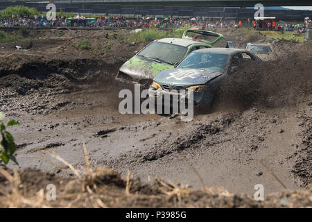 Sosnova, Tschechische Republik. 16 Juni, 2018. Die 9 Destruction Derby extreme Abriss race von Altfahrzeugen nahm auf dem Autodrom in Sosnova, der Tschechischen Republik, am 16. Juni 2018. Quelle: Vit Cerny/CTK Photo/Alamy leben Nachrichten Stockfoto