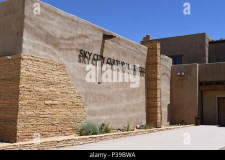 Sky City Cultural Center und Haak'u Museum Stockfoto