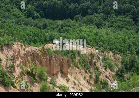 Landschaft von Felsen Djavolja Varos (Devil's Town) im Süden Serbiens. Stockfoto