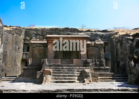 Fassade des alten Ellora Felsen buddhistischen Tempel, in der Nähe von Aurangabad, Maharashtra, Indien Stockfoto