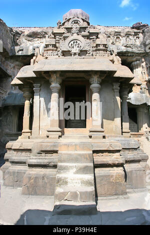 Die Jain Tempel (Indra Sabha). Ellora Höhlen, in der Nähe von Mumbai, Indien. 10. - 12. Jahrhundert AD Stockfoto