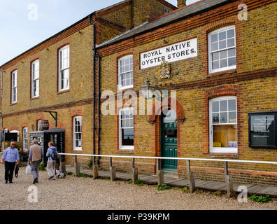 Die Seafront Royal Native Oyster speichert, Whitstable, war einmal eine Auster speichern und ist heute ein Restaurant Stockfoto