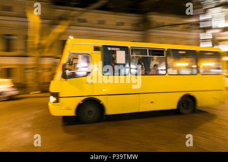 Odessa, Ukraine, kleinen Bus, Marschrutka, in den Straßen Stockfoto