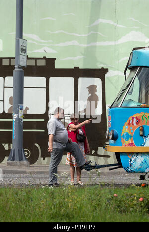 Odessa, Ukraine, straßenbahnfahrer auf zigarettenpause Stockfoto