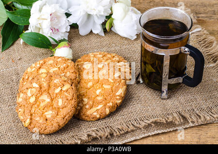 Haferflocken Cookies mit Muttern. Studio Foto Stockfoto