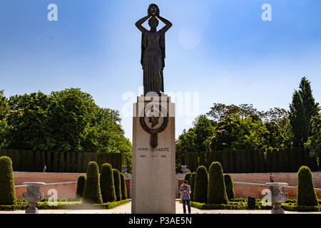 Jacinto Benavente Denkmal am Retiro Park, Madrid, Spanien Stockfoto