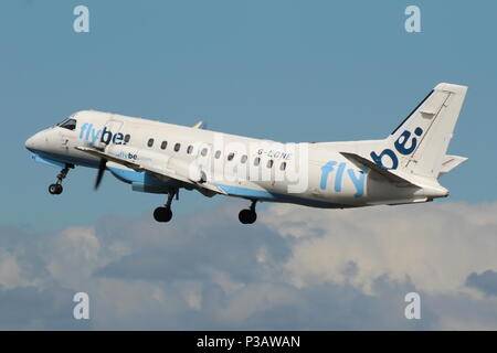 G-LGNE, einen Saab 340B von Loganair in Flybe Farben betrieben werden, während der Ausbildung am Internationalen Flughafen Prestwick, Ayrshire. Stockfoto