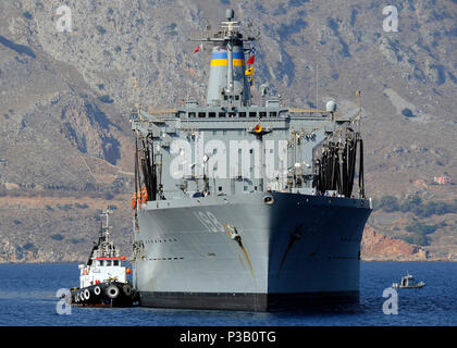 BAY, Kreta (Aug. 21, 2008) Das Militär Sealift Command flotte Auffüllung öler USNS Big Horn (T-AO 198) kommt in der Bucht von Souda Für eine Routine Hafen besuchen. Stockfoto