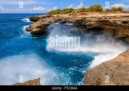 Teufel Tränen, Blow Holes am Sunset Point, Nusa Lembongan, Indonesien Stockfoto