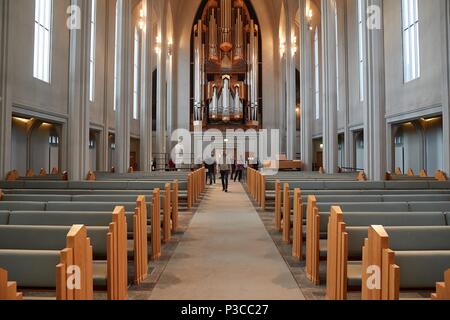 Moderne Kathedrale innen Stockfoto