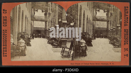 . Hintere Piazza von United States Hotel - Saratoga, NEW YORK, alternative Titel: Stereoskopische Edelsteine von Saratoga Springs, New York, Veröffentlicht: Ca. 1870. Abdeckung: [1865?-1880?]. Quelle Impressum: [1865?-1880?]. Digitale Element veröffentlicht 12-1-2005; 2-11-2009 aktualisiert. 251 Hintere Piazza von United States Hotel - Saratoga, N.Y, von Robert N. Dennis Sammlung von stereoskopische Ansichten Stockfoto