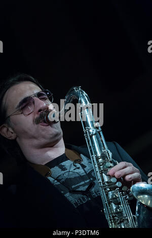 Rom, Italien. 15 Juni, 2018. Der Tenor Jazz saxophonist Max Ionata hat auf 15/6/2018 an der Stelle der ATAC-Museum Pol durchgeführt, für den Anlass als einen musikalischen Raum verwendet, wodurch die 'Sommer am Fall der Polo', aktiv bis zum 20. Juli 2018. Mit ihm auf der Bühne Luca Mannutza am Piano, Daniele Sorrentino am Kontrabass und Giovanni Campanella am Schlagzeug. Special guest Paolo Recchia auf alto sax. Max Ionata Credit: Leo Claudio De Petris/Pacific Press/Alamy leben Nachrichten Stockfoto