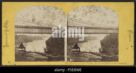 . Hängebrücke, Fluss und fällt in der Ferne. Alternative Titel: amerikanische Landschaft, Niagara. Abdeckung: [1860?-1885?]. Quelle Impressum: [1860?-1885?]. Digitale Element veröffentlicht 00-11-2006; 2-11-2009 aktualisiert. 294 Suspension Bridge, Fluss und fällt in der Ferne, von Robert N. Dennis Sammlung von stereoskopische Ansichten Stockfoto