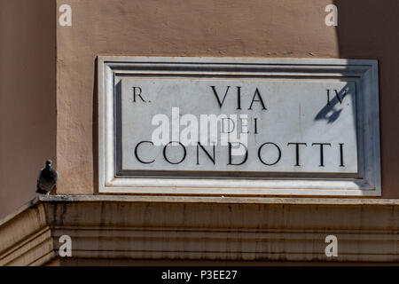 Via dei Condotti Shopping Rom street sign Detail Stockfoto