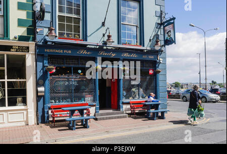 Die Dame Belle Pub in Dungarvan Stockfoto