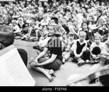 Lauren Bacall, während eines Konzertes, Fort Myer Gymnasium, Virginia, 1958 Stockfoto