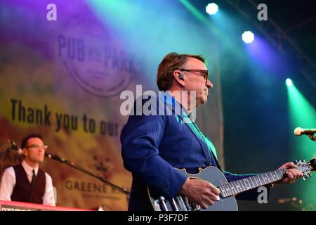 Squeeze rock Badewanne. England - Pub im Park Festival, Juni 2018 Stockfoto