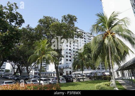 HDB Wohnungen in Marina Parade, Singapur. Marine Parade ist eine Wohnanlage in der zentralen Region von Singapur entfernt. Stockfoto