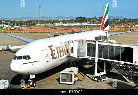 Boeing 777-200von Emirates Airlines im internationalen Flughafen Galeao, Rio De Janeiro, Brasilien Stockfoto