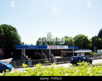 Tankstelle bei Tesco Extra Superstore, Bursledon Türme, Bursledon, Southampton, England, Großbritannien Stockfoto