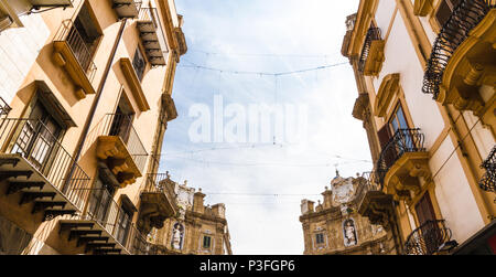 Quattro Canti, (Piazza Vigliena), ist eine barocke Platz in Palermo, Sizilien, Süditalien. Stockfoto