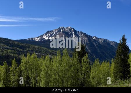 Landschaft mit Bergen entlang Colorado Route 550 Stockfoto