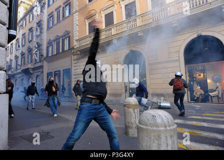Rom. Studenten protestieren gegen die Politik der Regierung. Italien. Stockfoto