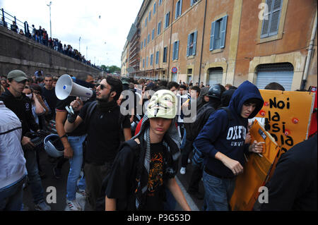 Rom. Studenten protestieren gegen die Politik der Regierung. Italien. Stockfoto