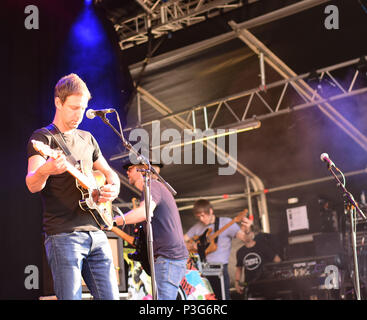 Die Gewehre rock Bath, England - Pub im Park Festival, Juni 2018 Stockfoto
