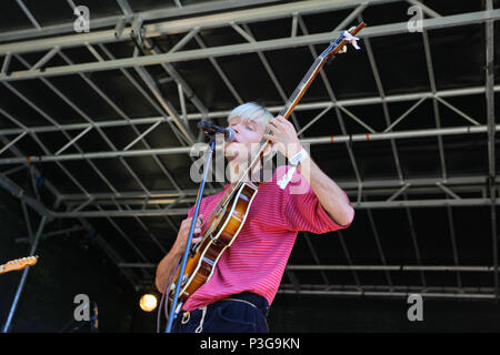 Norwegen, Oslo - 16. Juni 2018. Der norwegische Sänger, Songwriter und Musiker Jakob Ogawa führt ein Live Konzert während der norwegischen Musik Festival Piknik i Sunnfjord 2018 in Oslo. (Foto: Gonzales Foto - Stian S. Moller). Stockfoto