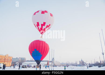 Nischni Nowgorod, Russland - 24. Februar 2018. Masse - Start auf dem Festival der Heißluft-ballons Stockfoto