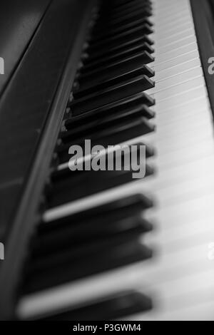 Nahaufnahme der Klaviertasten. Schließen Sie frontalen Ansicht. Stockfoto