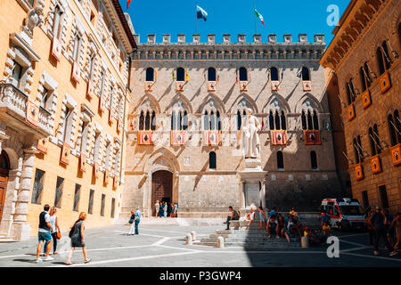 Siena, Italien - 15 August 2016: Monte dei Paschi di Siena alte Bank Stockfoto