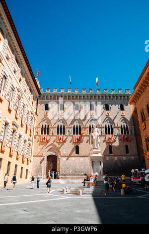 Siena, Italien - 15 August 2016: Monte dei Paschi di Siena alte Bank Stockfoto