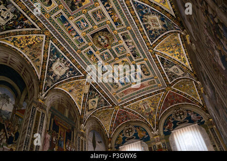 Siena, Italien - 15 August 2016: Innenraum der Kathedrale Duomo di Siena Stockfoto