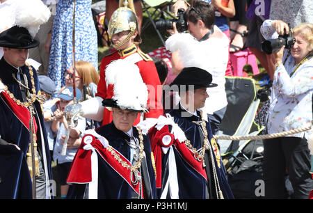 Der Graf von Wessex (rechts), der Herzog von York (Mitte), der Herzog von Cambridge (links) Während der jährlichen Reihenfolge der Strumpfband Service im St George's Chapel, Windsor Castle. Stockfoto