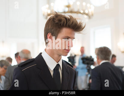 Berlin, Deutschland. 07 Juni, 2018. Skispringer Andreas WELLINGER (weissbach) Verleihung des Silbernen Lorbeerblatt und des Verdienstkreuzes durch den Bundespräsidenten auf Schloss Bellevue, Berlin, Deutschland am 07.06.2018. | Verwendung der weltweiten Kredit: dpa/Alamy leben Nachrichten Stockfoto