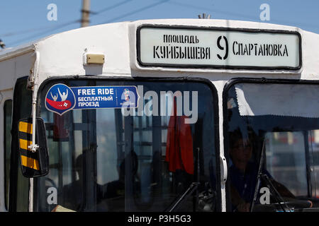 Wolgograd, Russland. 18 Jun, 2018. Ein wolgograder Straßenbahn ist außerhalb des Stadions vor der 2018 FIFA World Cup Gruppe G Match zwischen Tunesien und England in Wolgograd Arena am 18. Juni 2018 in Wolgograd, Russland zu sehen. (Foto von Daniel Chesterton/phcimages.com) Credit: PHC Images/Alamy leben Nachrichten Stockfoto