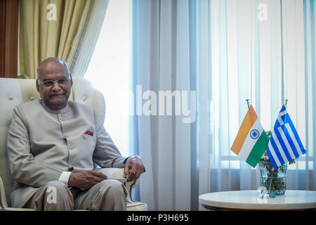 Athen - Griechenland, 18. Juni 2018: Indische Präsident Ram Nath Kovind (R) Hört sich Griechenlands Premierminister Alexis Tsipras, auf ihrer Tagung in Athen, Griechenland Stockfoto